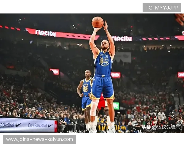 库里连环三分狂轰，勇士再度点燃看台